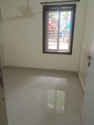 Room in 1 BHK Apartment at Amboli – for Rent
