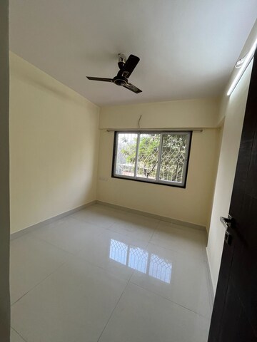 Room in 2 BHK Apartment at Sai Nakhawa Enclave, Naupada – for Rent