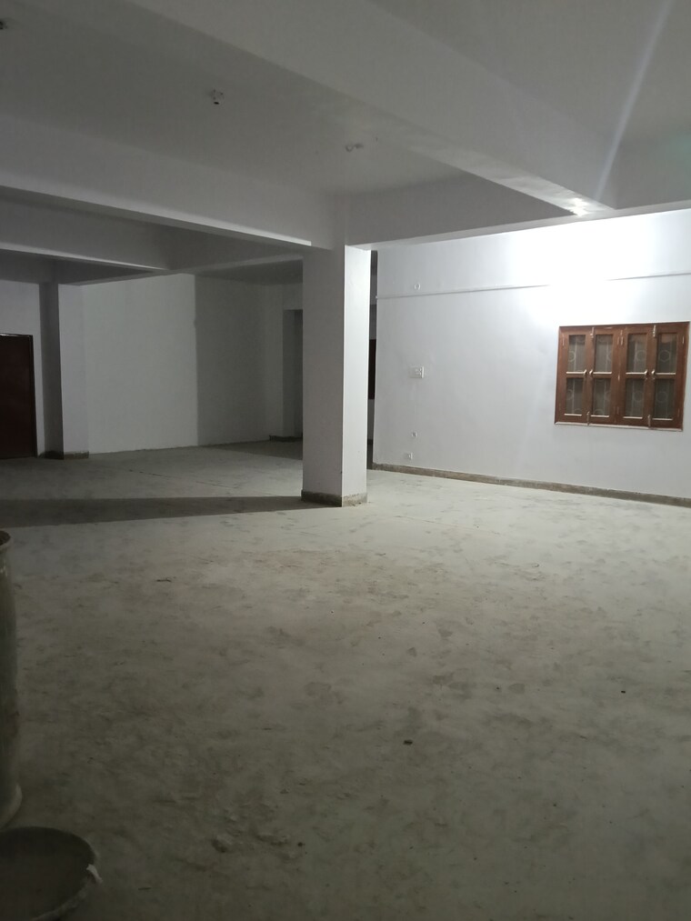 Hall, aliganj Commercial Office Space 2000 Sq.Ft. In Aliganj Lucknow 9579227