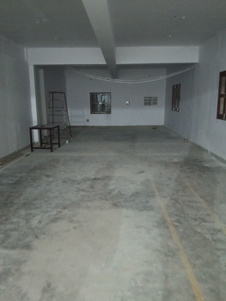 Hall, aliganj Commercial Office Space 2000 Sq.Ft. In Aliganj Lucknow 9579227