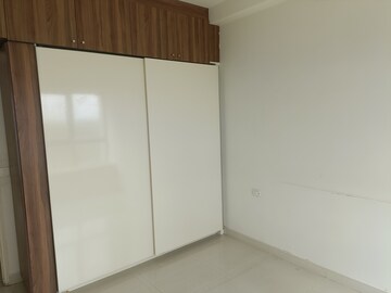 Room in 2 BHK Apartment at Tata Aquila Heights, Jalahalli – for Rent