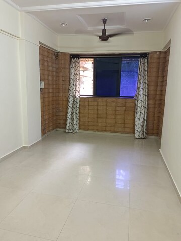 Room in 1 BHK Apartment at Raj Laxmi Apartment Andheri West, Andheri West – for Rent