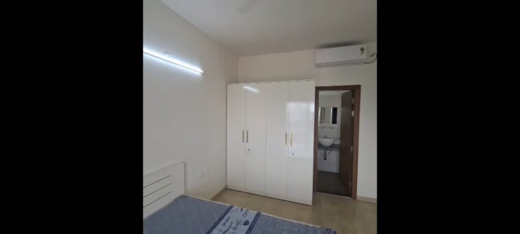 Room, bandra east 2 Bedroom 750 Sq.Ft. Apartment In Bandra East Mumbai 9579240