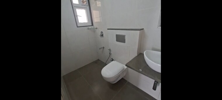 Bathroom, bandra east 2 Bedroom 750 Sq.Ft. Apartment In Bandra East Mumbai 9579240