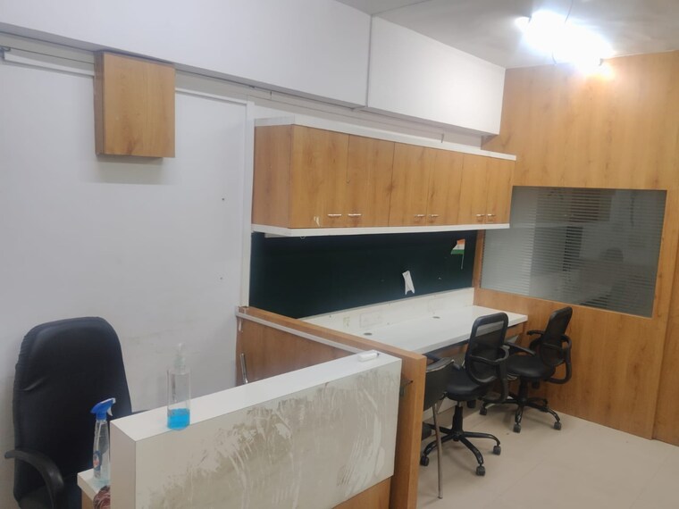 Team Area, alkapuri Commercial Office Space 450 Sq.Ft. In Alkapuri Vadodara 9579234