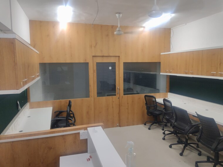 Team Area, alkapuri Commercial Office Space 450 Sq.Ft. In Alkapuri Vadodara 9579234