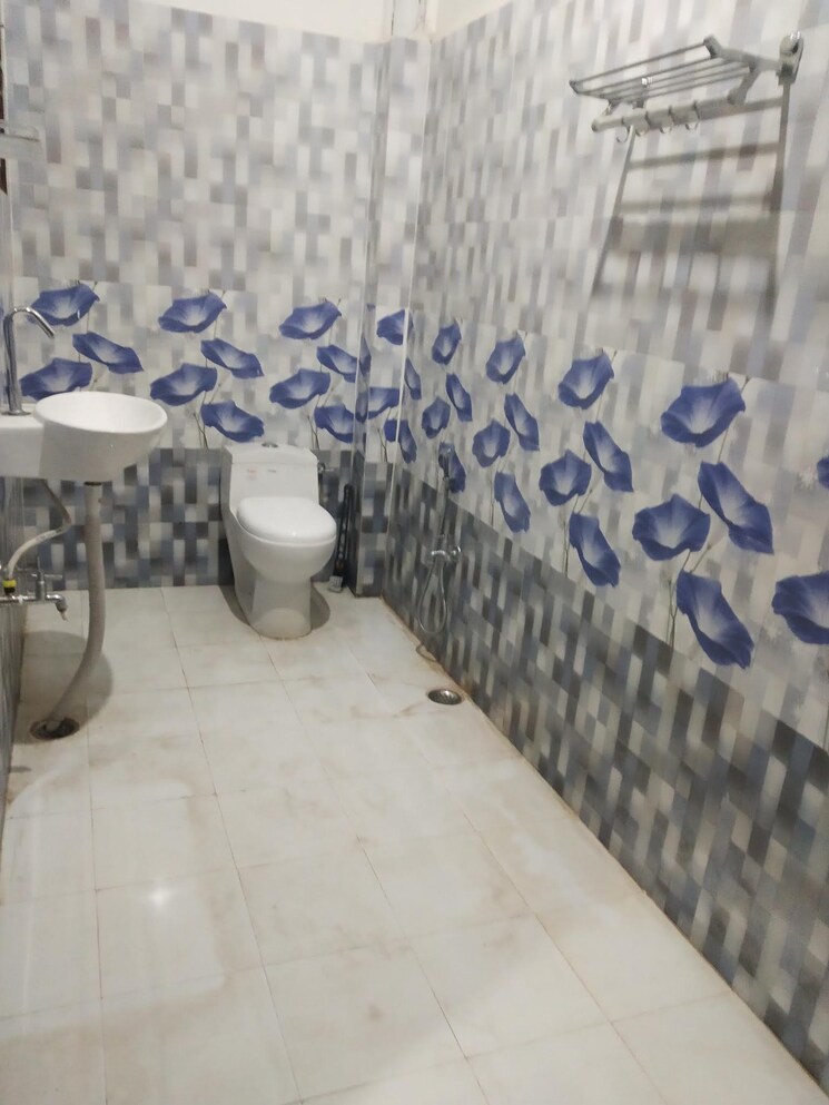  Parking, aliganj 3 Bedroom 1600 Sq.Ft. Builder Floor In Aliganj Lucknow 9579246