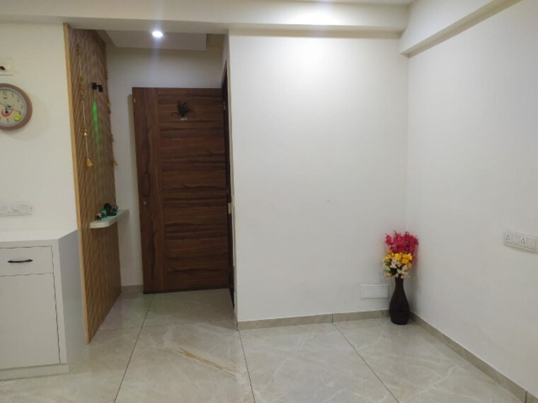 Room, vaishnodevi circle 3 Bedroom 1890 Sq.Ft. Apartment In Vaishnodevi Circle Ahmedabad 9579268