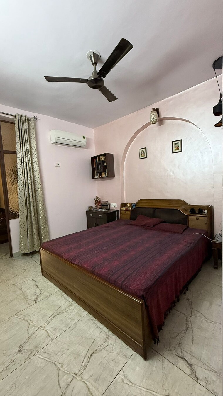 Bedroom, dilshad colony 4 Bedroom 1800 Sq.Ft. Builder Floor In Dilshad Colony Delhi 9579269