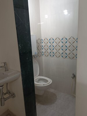 Bathroom in 1 BHK Apartment at Andheri West – for Rent
