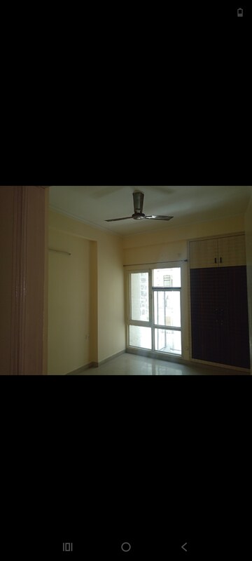 Room in 2.5 BHK Apartment at Antriksh Golf View, Sector 78 – for Rent