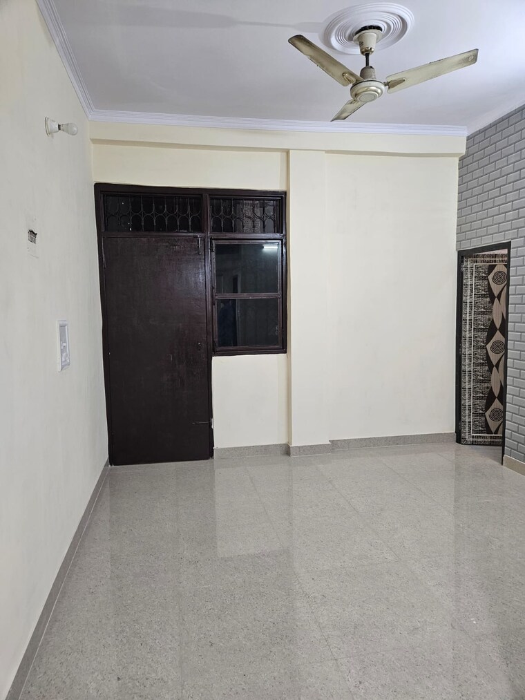 Room, dilshad colony 2 Bedroom 700 Sq.Ft. Builder Floor In Dilshad Colony Delhi 9579292