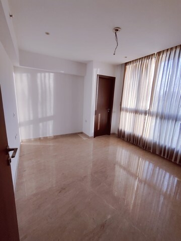 Room in 2 BHK Apartment at One Hiranandani Park Fairway, Ghodbunder Road – for Rent
