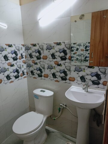 Team Area in 2 BHK Builder Floor at Sector 52 – for Rent