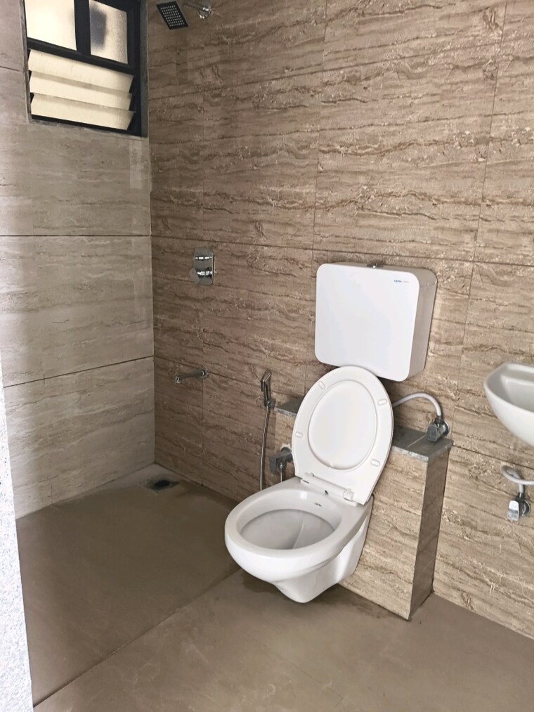 Bathroom, chandkheda 2 Bedroom 1458 Sq.Ft. Apartment In Chandkheda Ahmedabad 9579306