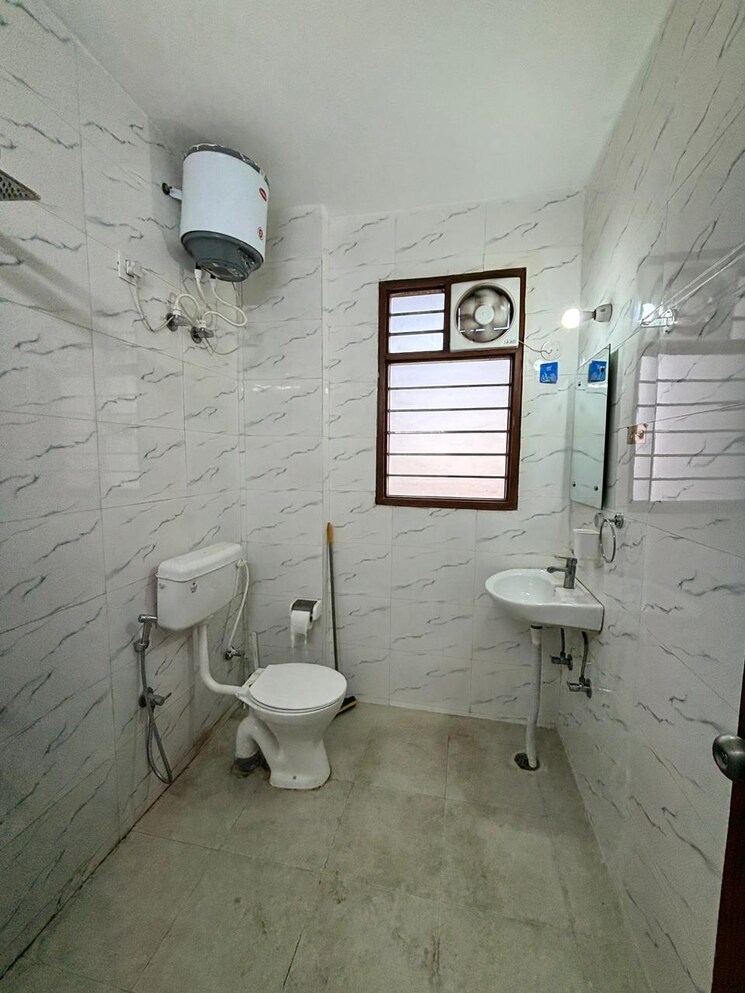 Bathroom, sector 51 2 Bedroom 1440 Sq.Ft. Builder Floor In Sector 51 Gurgaon 9579307
