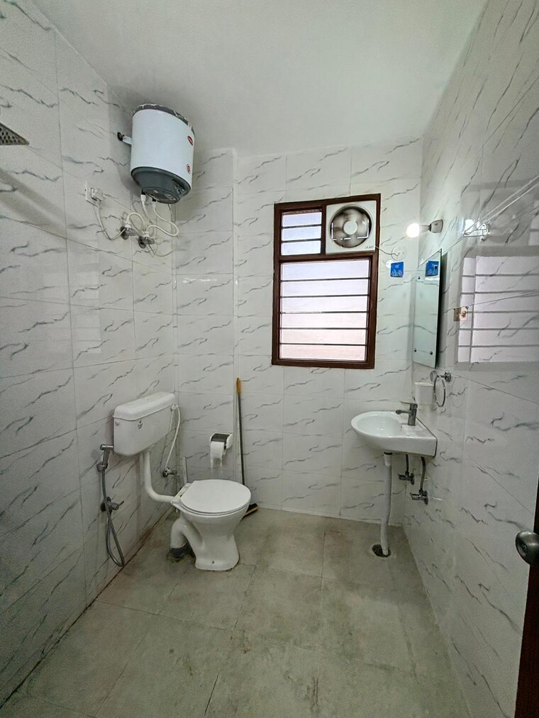 Bathroom, sector 51 2 Bedroom 1440 Sq.Ft. Builder Floor In Sector 51 Gurgaon 9579307