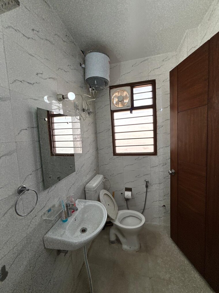 Bathroom, sector 51 2 Bedroom 1440 Sq.Ft. Builder Floor In Sector 51 Gurgaon 9579307