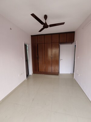 Room in 1 BHK Apartment at New Saraswati CHS, Kandivali East – for Rent