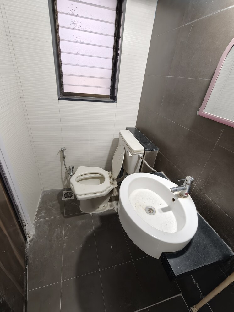 Bathroom, new-saraswati-chs 1 Bedroom 450 Sq.Ft. Apartment In Kandivali East Mumbai 9579345