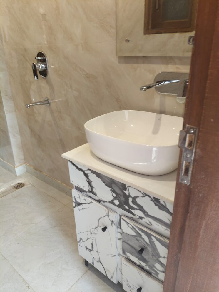 Bathroom, sector 23 dwarka 1 Bedroom 551 Sq.Ft. Apartment In Sector 23 Dwarka Delhi 9579342