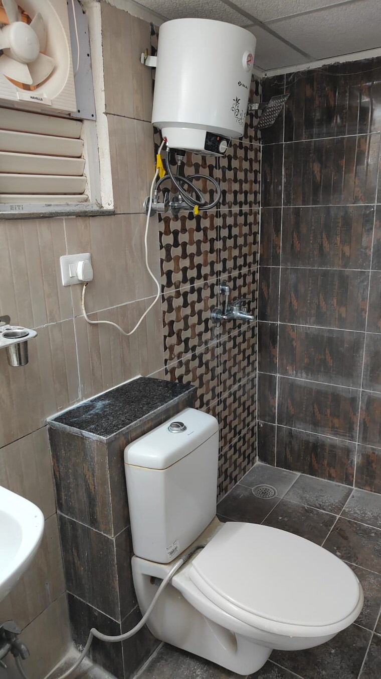 Bathroom, ratan-galaxy 2 Bedroom 1168 Sq.Ft. Apartment In Vrindavan Yojna Lucknow 9579352