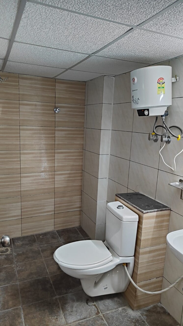 Bathroom, ratan-galaxy 2 Bedroom 1168 Sq.Ft. Apartment In Vrindavan Yojna Lucknow 9579352