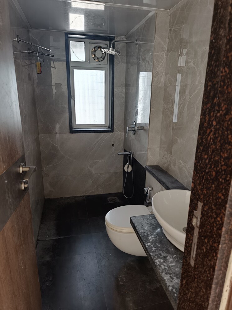 Bathroom, evershine-crown 2.5 Bedroom 825 Sq.Ft. Apartment In Kandivali East Mumbai 9579353