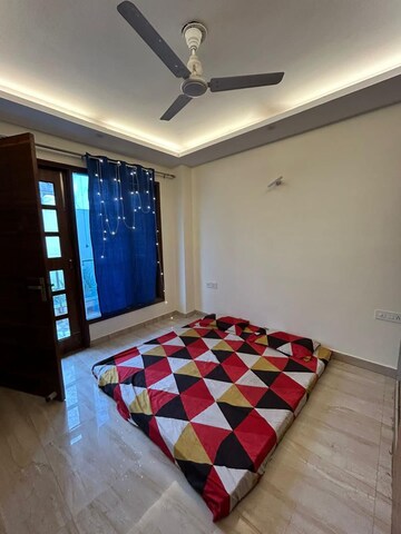 Bedroom in 3 BHK Builder Floor at DLF City Gurgaon, Sector 27 – for Rent