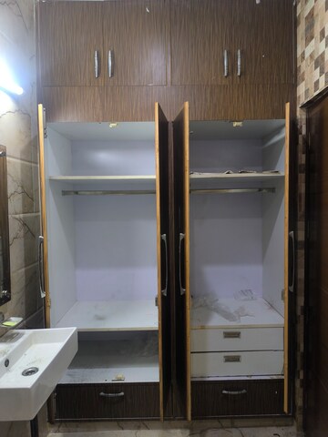 Furnished Amenities in 3 BHK Villa at Sector 56 – for Rent