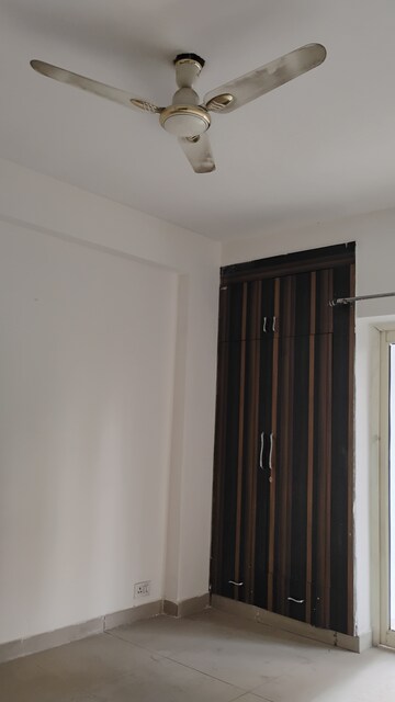 Furnished Amenities in 2 BHK Apartment at Panchsheel Greens II, Sector 16 Greater Noida – for Rent