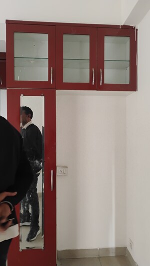 Furnished Amenities in 2 BHK Apartment at Panchsheel Greens II, Sector 16 Greater Noida – for Rent