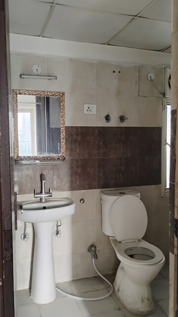 Furnished Amenities in 2 BHK Apartment at Panchsheel Greens II, Sector 16 Greater Noida – for Rent