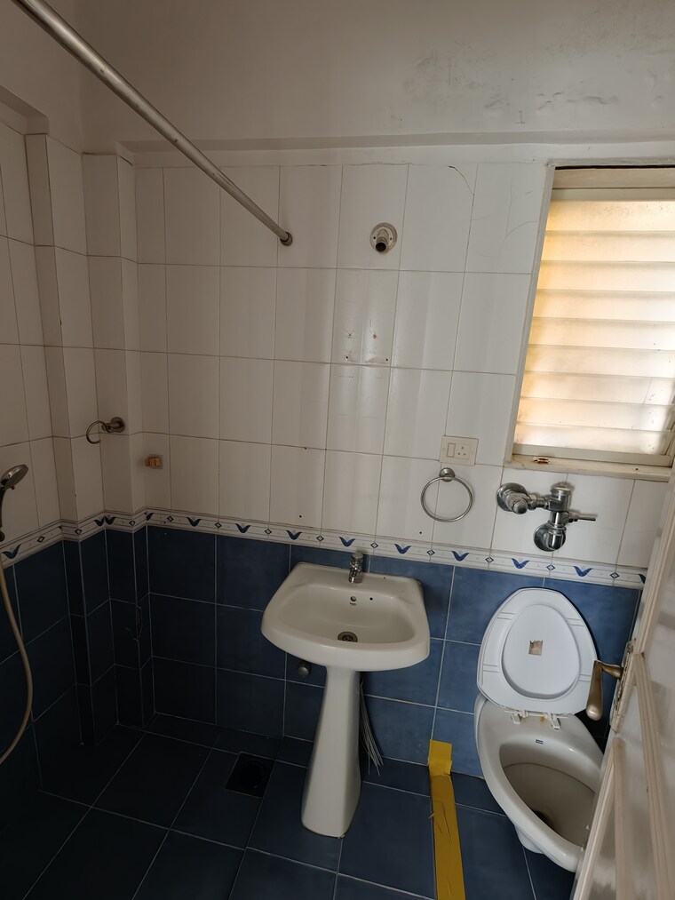 Bathroom, bredco-viceroy-court 2 Bedroom 750 Sq.Ft. Apartment In Kandivali East Mumbai 9579371