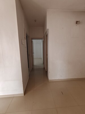 Room in 2 BHK Apartment at Bredco Viceroy Court, Kandivali East – for Sale