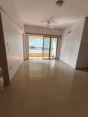 Room in 2 BHK Apartment at Bredco Viceroy Court, Kandivali East – for Sale