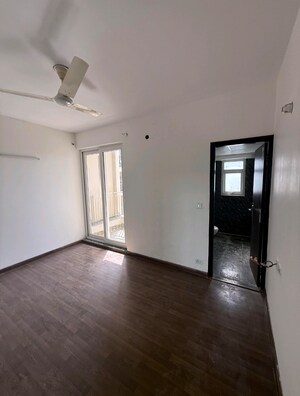 Room in 2 BHK Apartment at BPTP Discovery Park, Sector 80 – for Rent