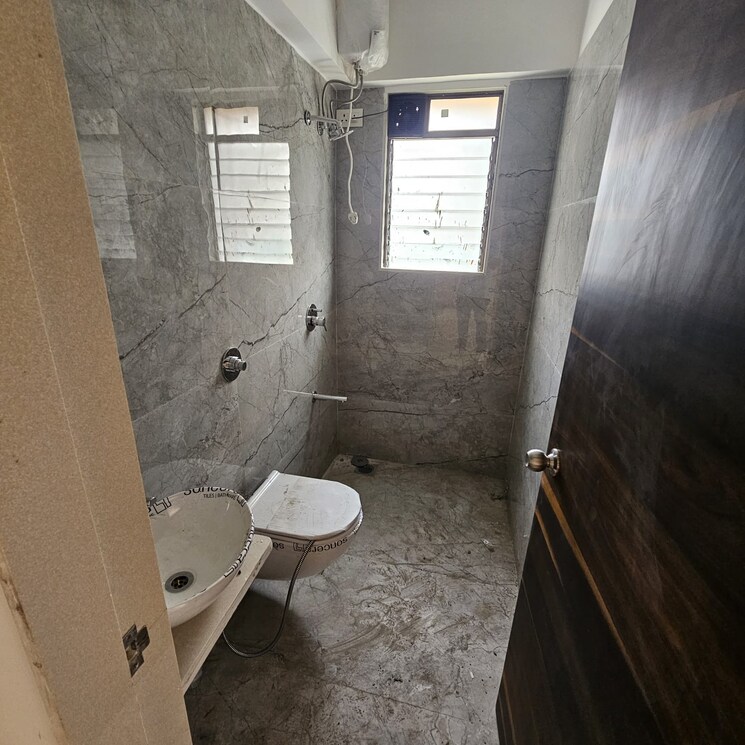 Bathroom, goregaon east 5 Bedroom 1500 Sq.Ft. Apartment In Goregaon East Mumbai 9579403