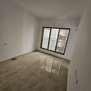 Room in 5 BHK Apartment at Goregaon East – for Rent