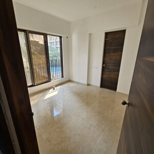 Room in 5 BHK Apartment at Goregaon East – for Rent