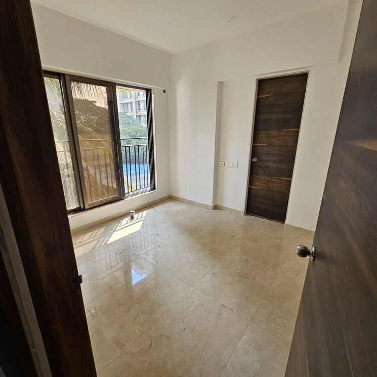 Room, goregaon east 5 Bedroom 1500 Sq.Ft. Apartment In Goregaon East Mumbai 9579403