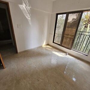 Room in 5 BHK Apartment at Goregaon East – for Rent