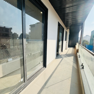 Balcony in 2 BHK Builder Floor at Sushant Lok 3, Sector 57 – for Rent