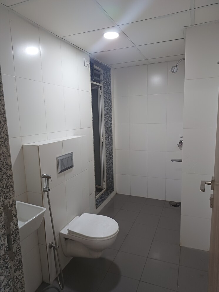 Bathroom, godrej-nirvaan 2 Bedroom 685 Sq.Ft. Apartment In Themghar Thane 9579429