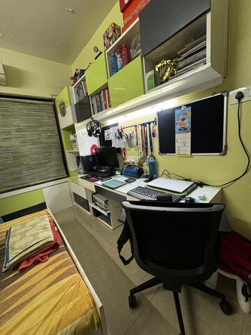 Master Bedroom in 3 BHK Apartment at Riddhi Tower, Malad East – for Rent