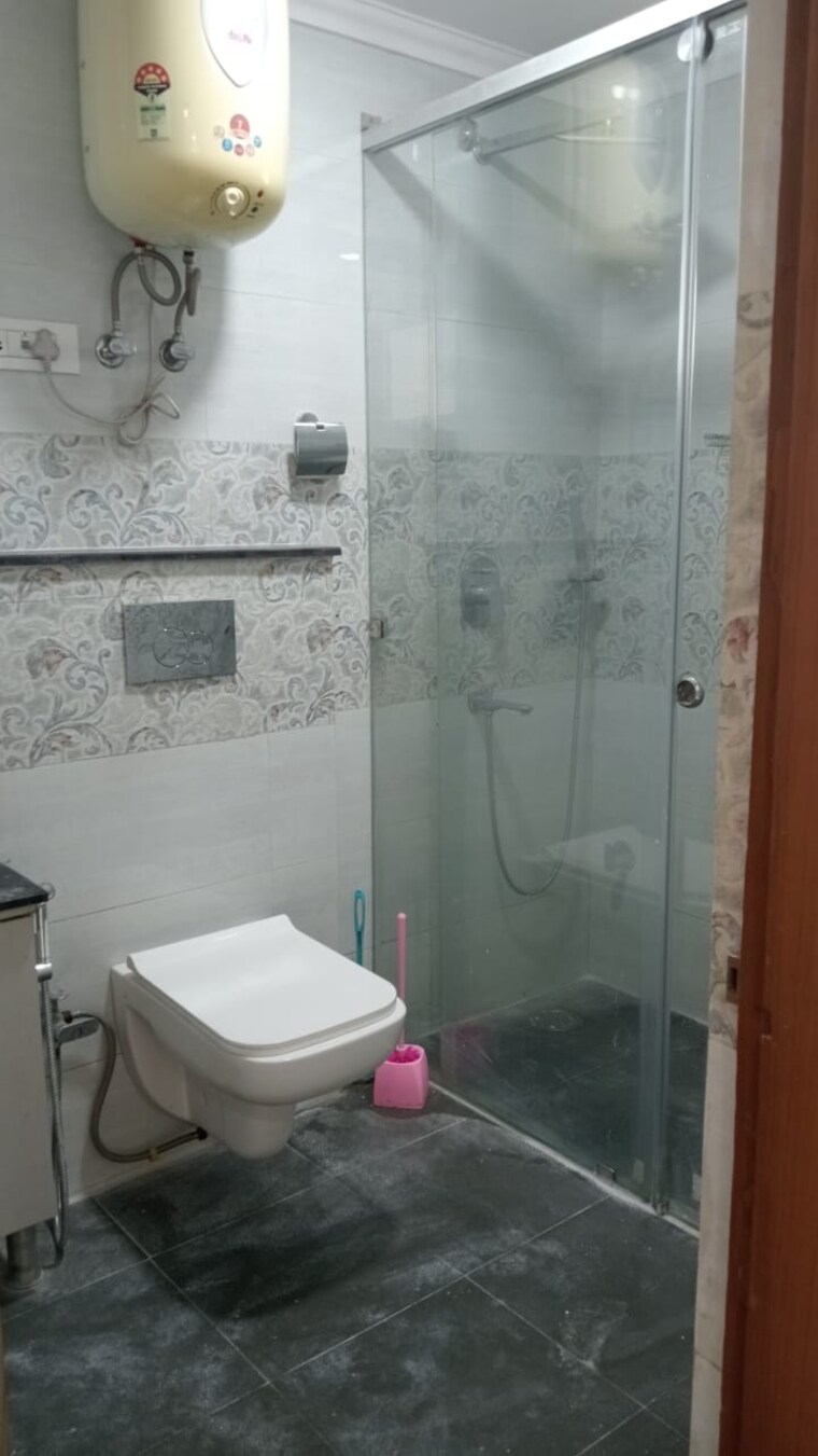 Bathroom, sector 7 dwarka 3 Bedroom 1200 Sq.Ft. Builder Floor In Sector 7 Dwarka Delhi 9579485