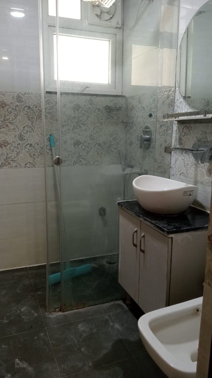 Bathroom, sector 7 dwarka 3 Bedroom 1200 Sq.Ft. Builder Floor In Sector 7 Dwarka Delhi 9579485