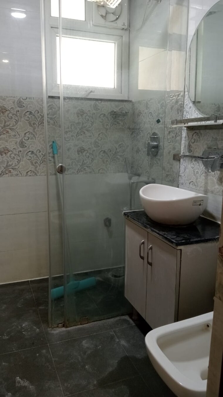 Bathroom, sector 7 dwarka 3 Bedroom 1200 Sq.Ft. Builder Floor In Sector 7 Dwarka Delhi 9579485