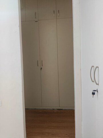 Room in 4 BHK Apartment at Amrapali Crystal Homes, Sector 76 – for Rent