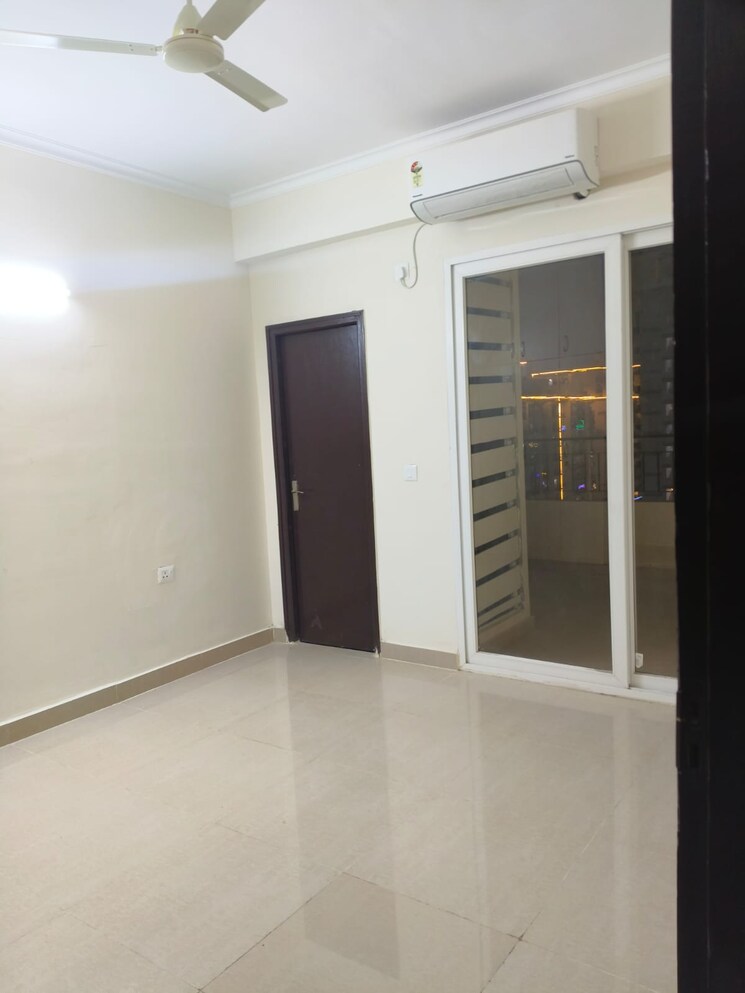 Room, amrapali-crystal-homes 4 Bedroom 2175 Sq.Ft. Apartment In Sector 76 Noida 9579496